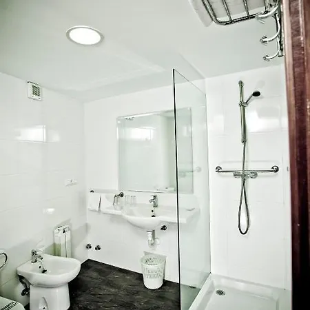 Hotel Maycar 2*